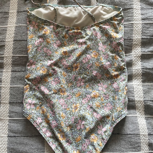 📍SOLD📍5 for $25  Youth girls Billabong bathing suit - Picture 3 of 5